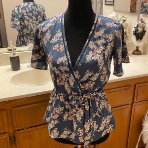 Cute hide your tummy blouse.